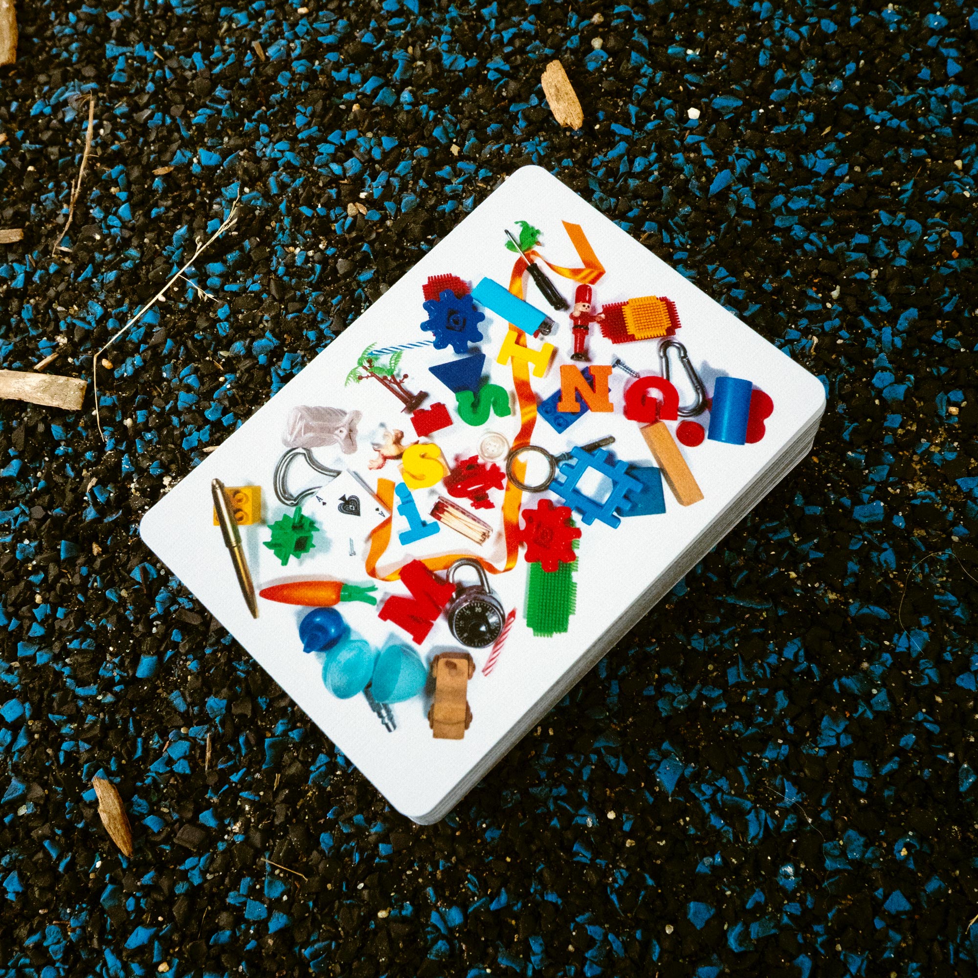 FOUND PLAYING CARDS · 图片来源：MISSING