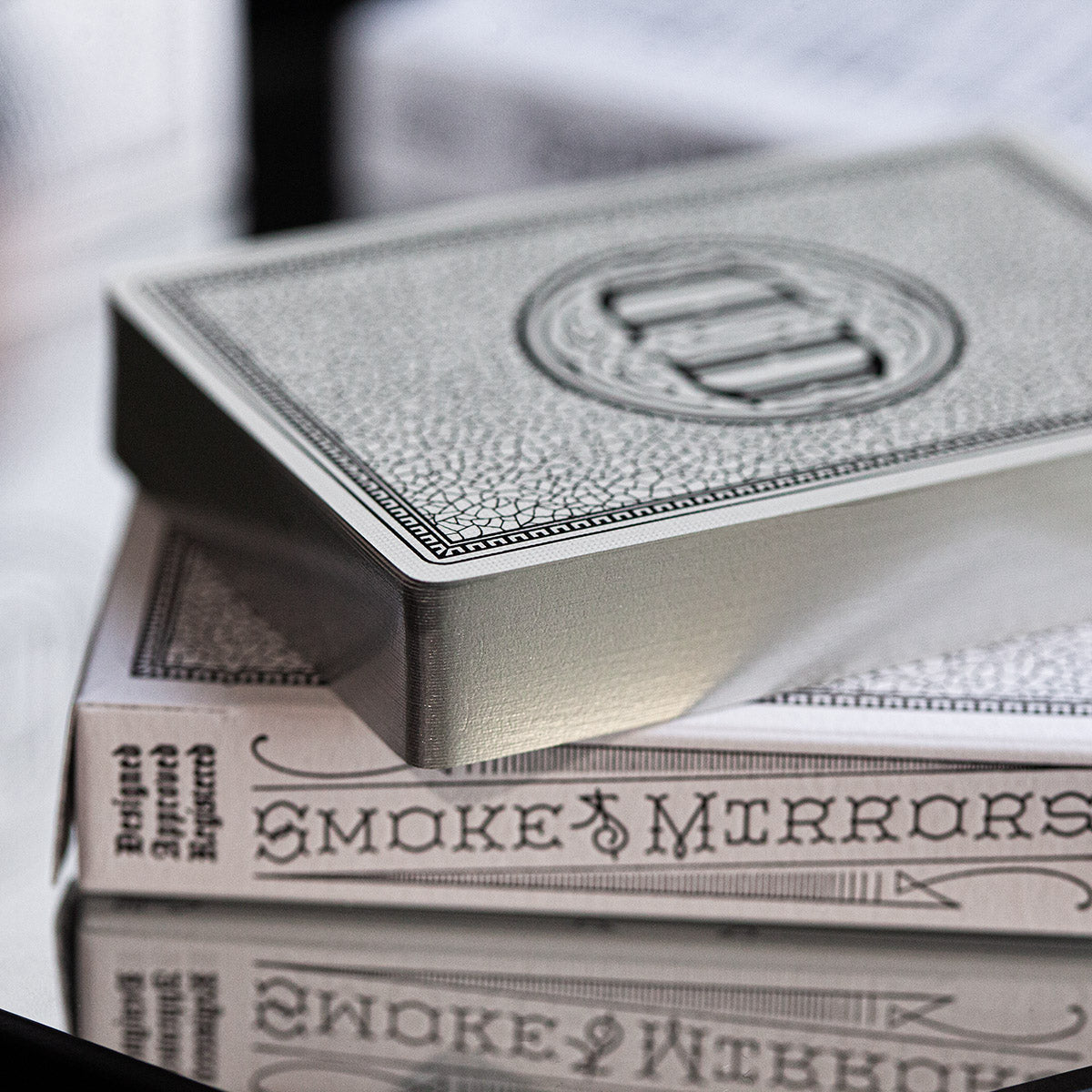 Smoke & Mirrors Anniversary Edition: Gilded · Smoke (White Deck) / Silver · Smoke & Mirrors Anniversary Edition: Gilded · Smoke (White Deck) / Silver · 官方图片