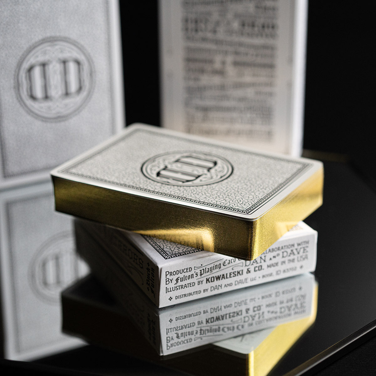 Smoke & Mirrors Anniversary Edition: Gilded · Smoke (White Deck) / Gold · Smoke & Mirrors Anniversary Edition: Gilded · Smoke (White Deck) / Gold · 官方图片