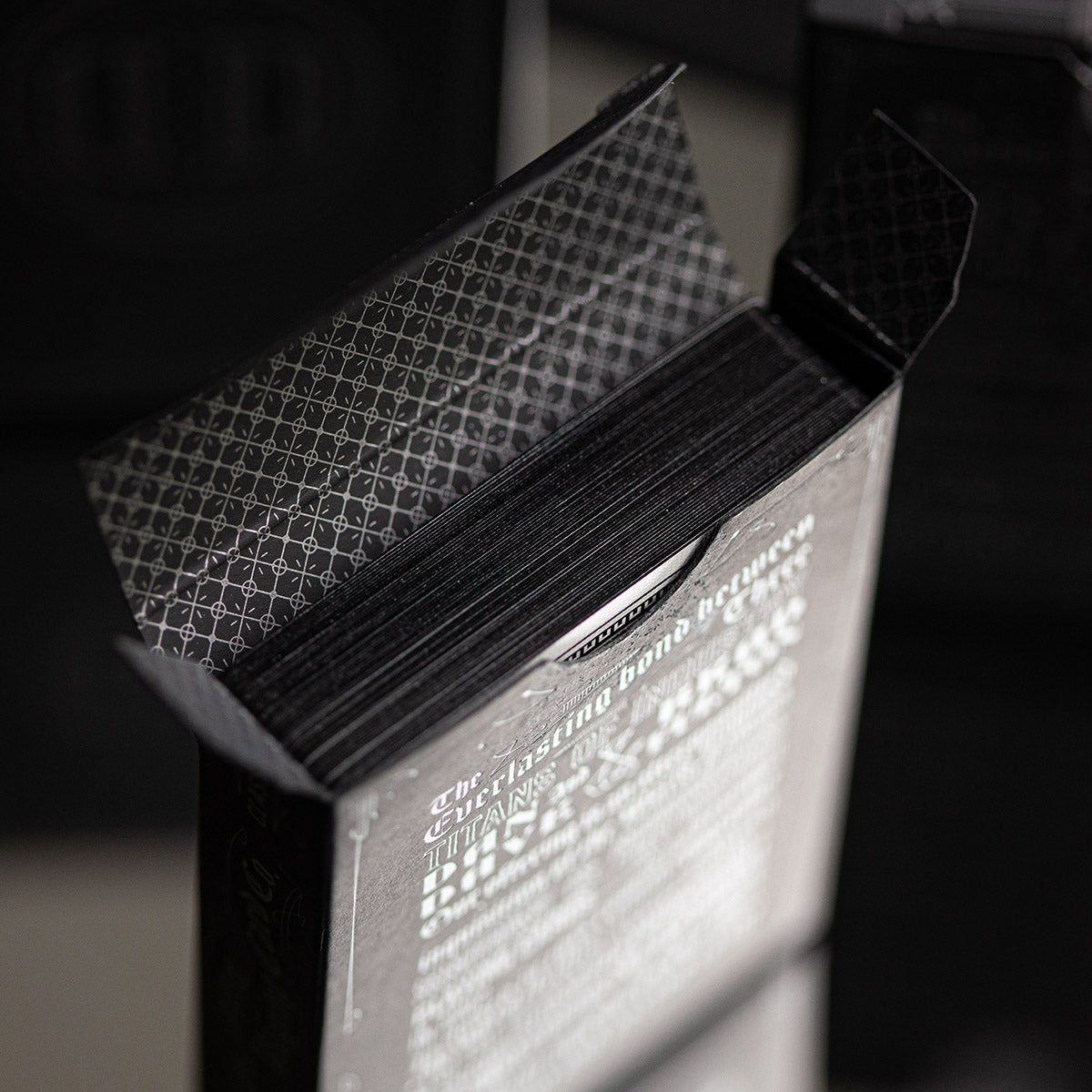 Smoke & Mirrors Anniversary Edition: Gilded · Mirrors (Black Deck) / Black · Smoke & Mirrors Anniversary Edition: Gilded · Mirrors (Black Deck) / Black · 官方图片