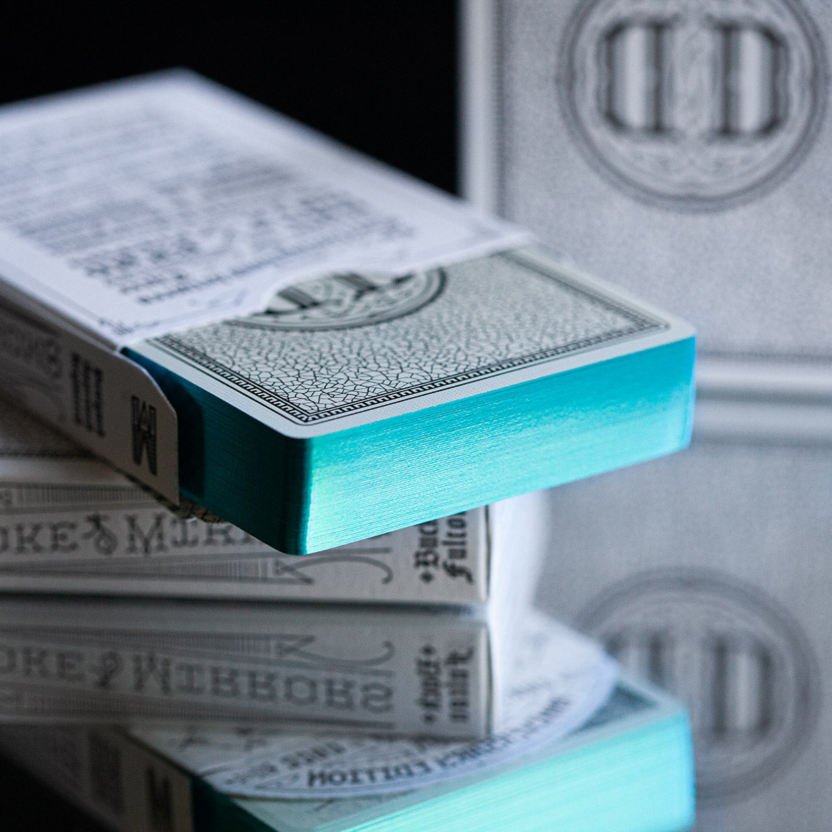 Smoke & Mirrors Anniversary Edition: Gilded · Smoke (White Deck) / Blue · Smoke & Mirrors Anniversary Edition: Gilded · Smoke (White Deck) / Blue · 官方图片