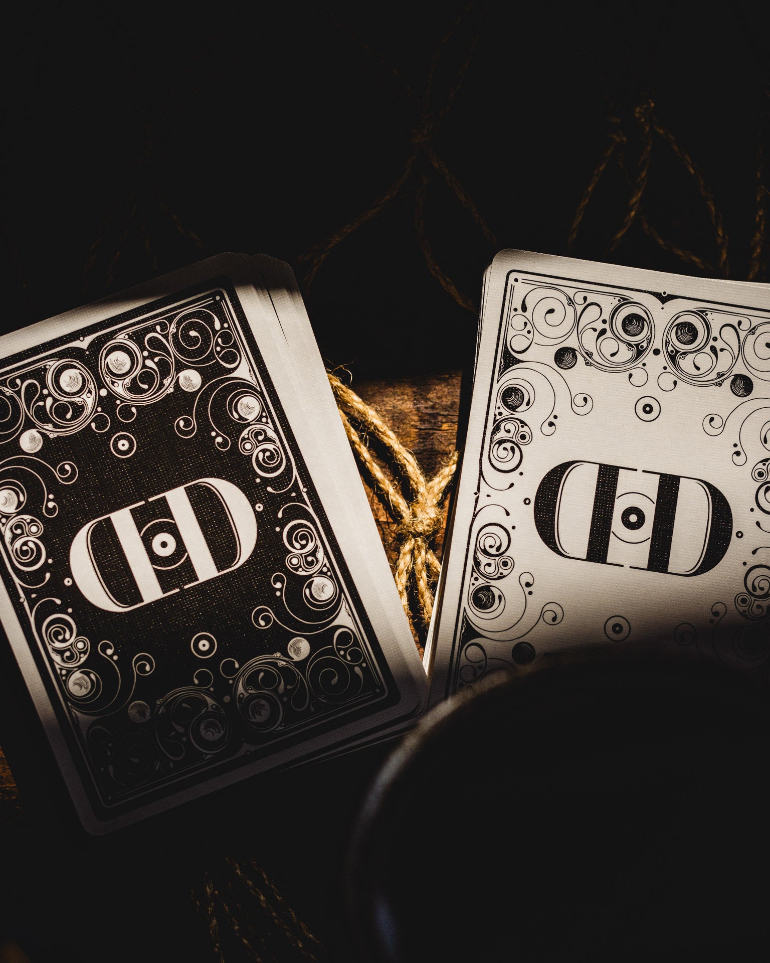Smoke & Mirrors, v1: Relaunch Edition · 牌背细节