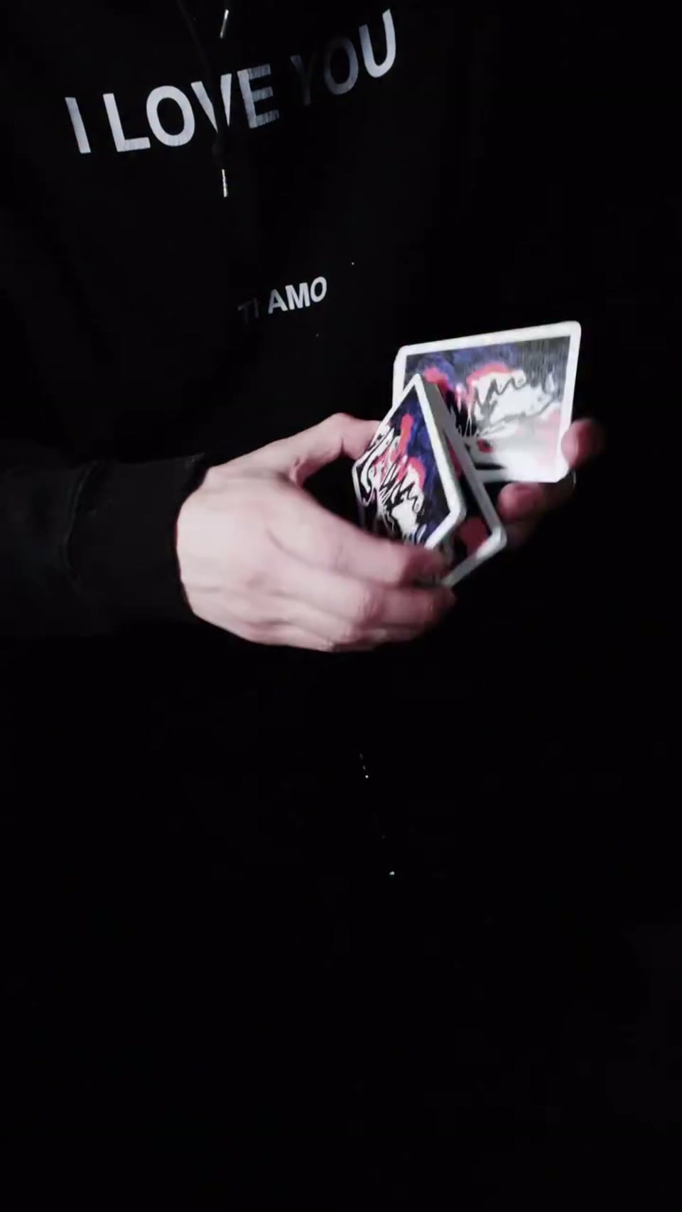 we have to look back to move forward, this is Crossgen #cardistry · 视频画面