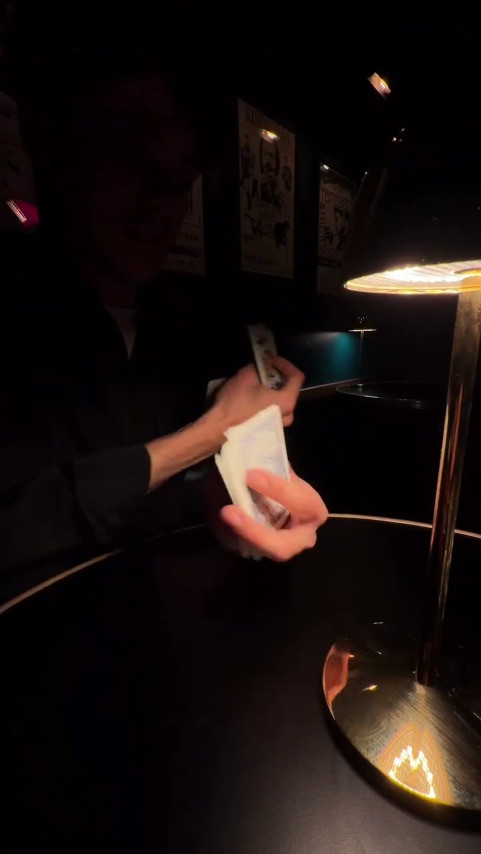 Quiet nights and classy cards 🃏 · 视频画面