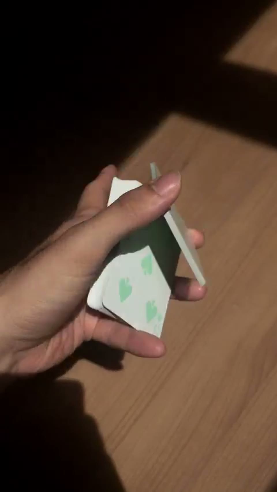 Daily dose of satisfying cardistry 🌈 · 视频画面