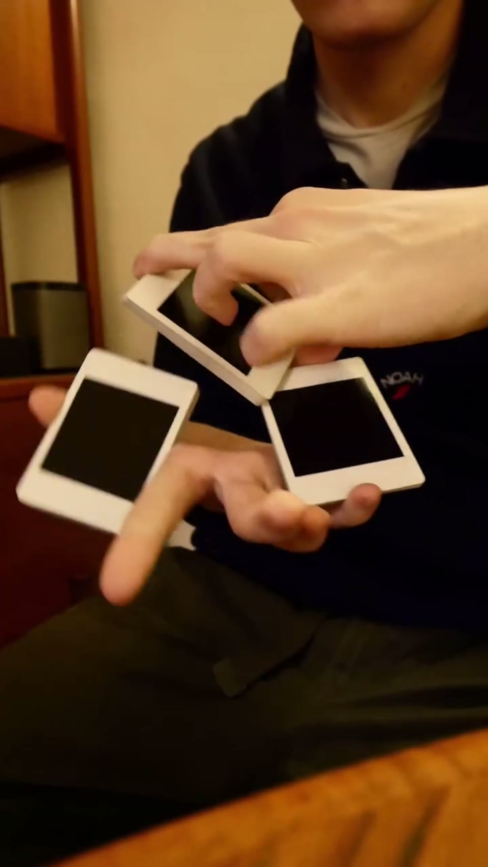 Not sure how but I made this move. It’s called “W”. #cardistry · 视频画面
