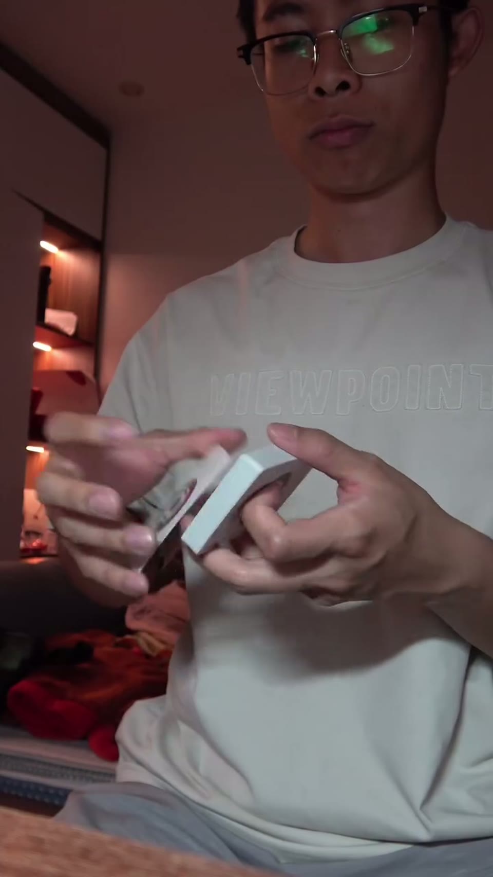 Hello., I'm Nguyen Hoang Duy. See you at Cardistry World next weekend👋 · 视频画面