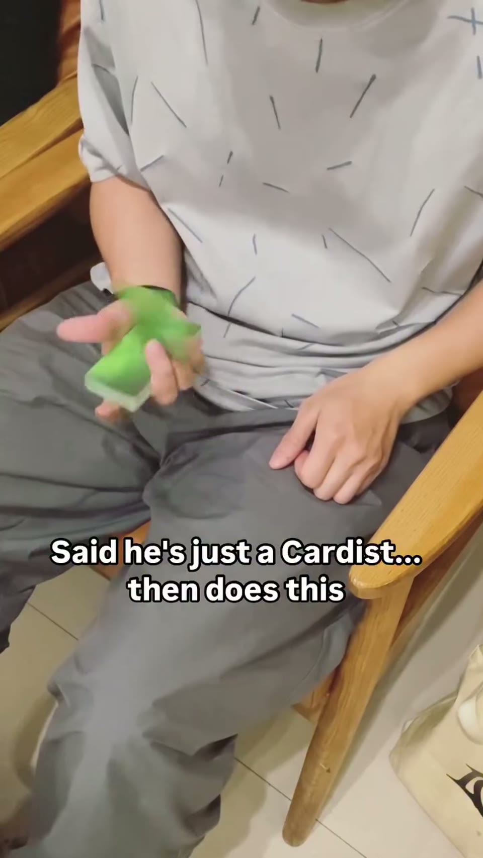 I started learning cardistry just to make my card trick routines look be · 视频画面