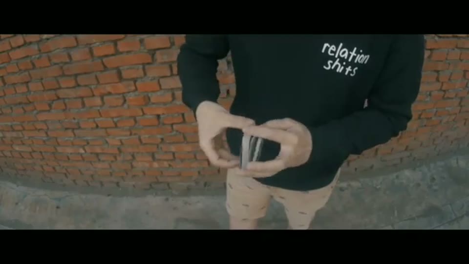 What do you think the cut should be called? · 视频画面