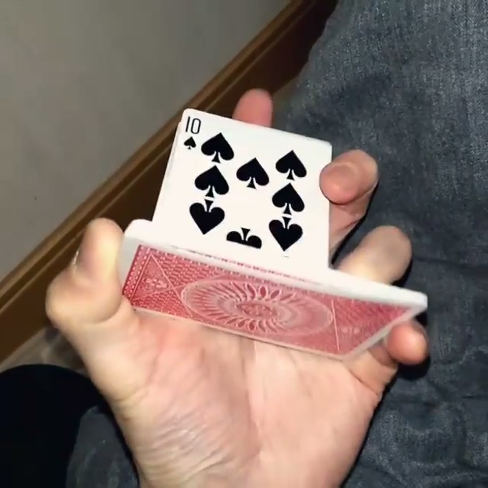 a new one-handed cut revealed in my latest solo vid (link is in my bio) · 视频画面