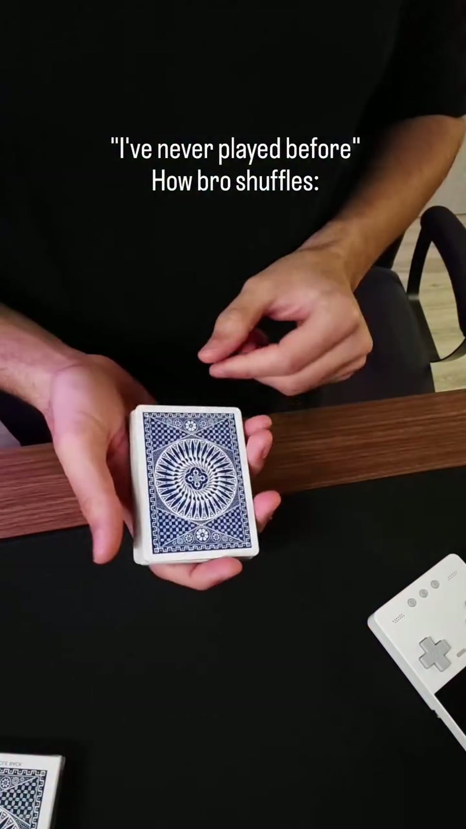 Who invited him ☠️ #cardistry · 视频画面