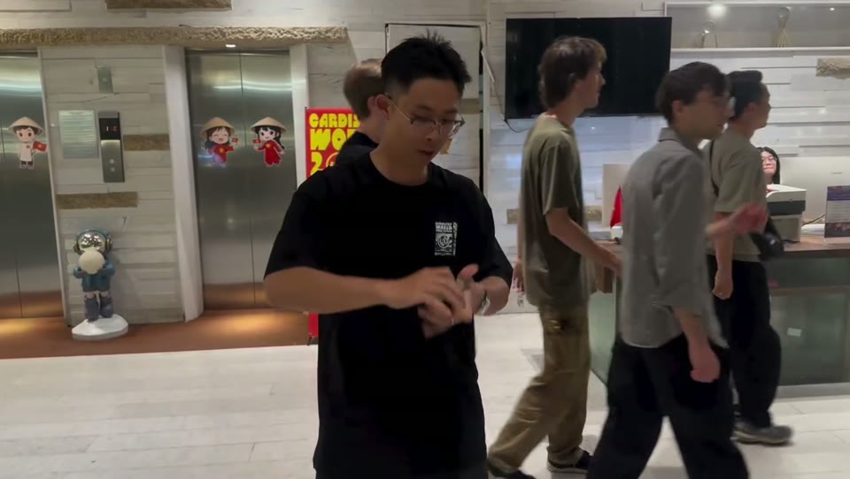 After many days of practice, I've finally nailed the Anaconda reversed · 视频画面