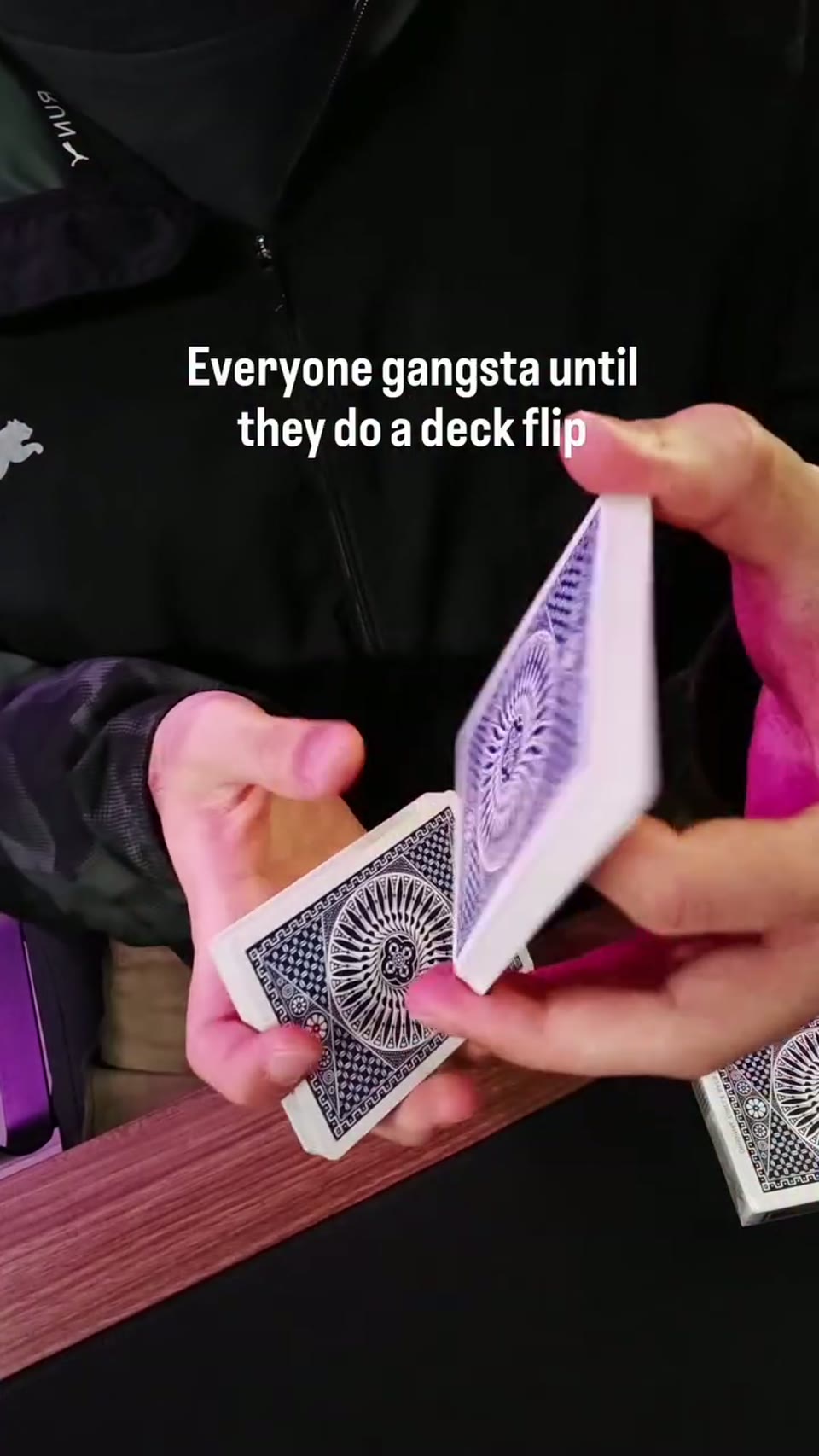 Who can relate? 🥲 #cardistry · 视频画面