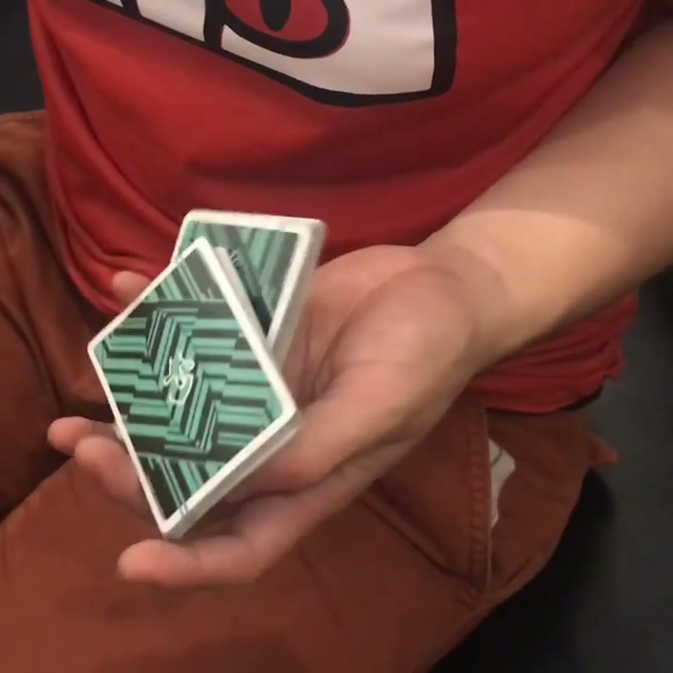 #dicardistry #cardistry #uncomfy · 视频画面