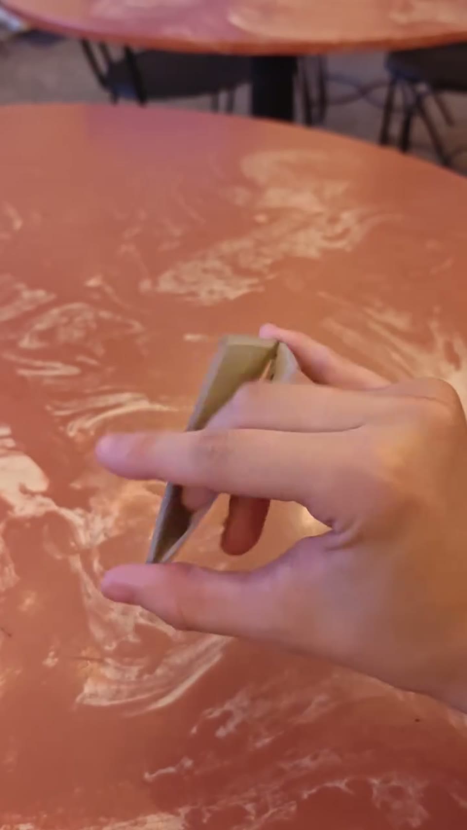 Volume up for the satisfying closer! We need more one-handed packet stal · 视频画面