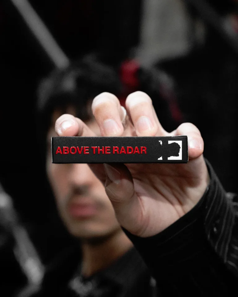ABOVE THE RADAR PLAYING CARDS · ABOVE THE RADAR PLAYING CARDS · 盒侧