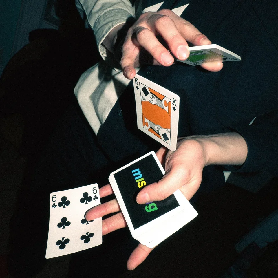 SIGNATURE PLAYING CARDS - LINUS · SIGNATURE PLAYING CARDS - LINUS · 02