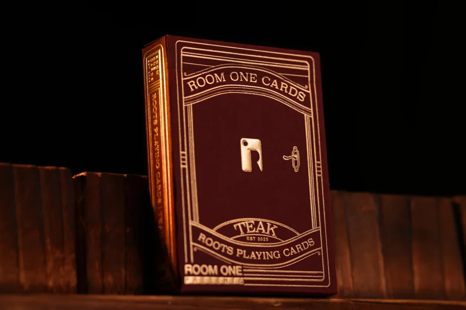 Red Roots Playing Cards - Teak Edition · 纸牌图片
