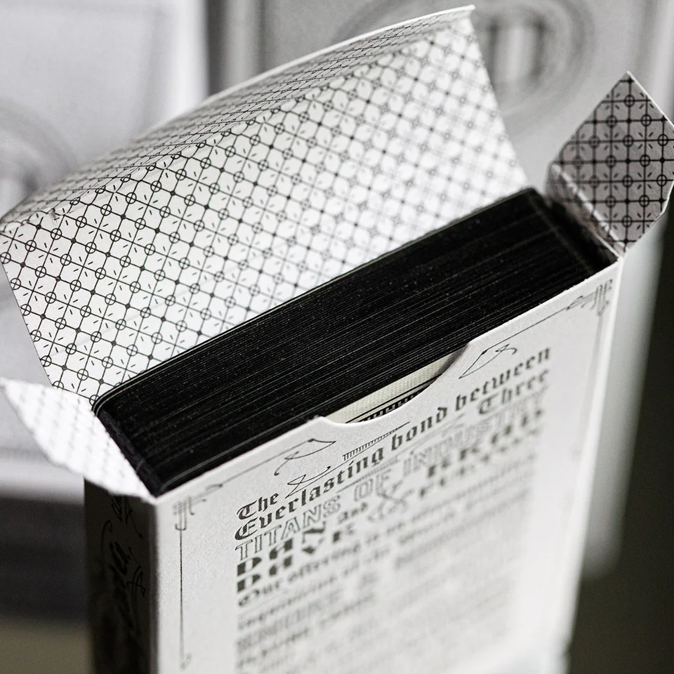 Smoke & Mirrors Anniversary Edition: Gilded · Smoke (White Deck) / Black · 纸牌图片