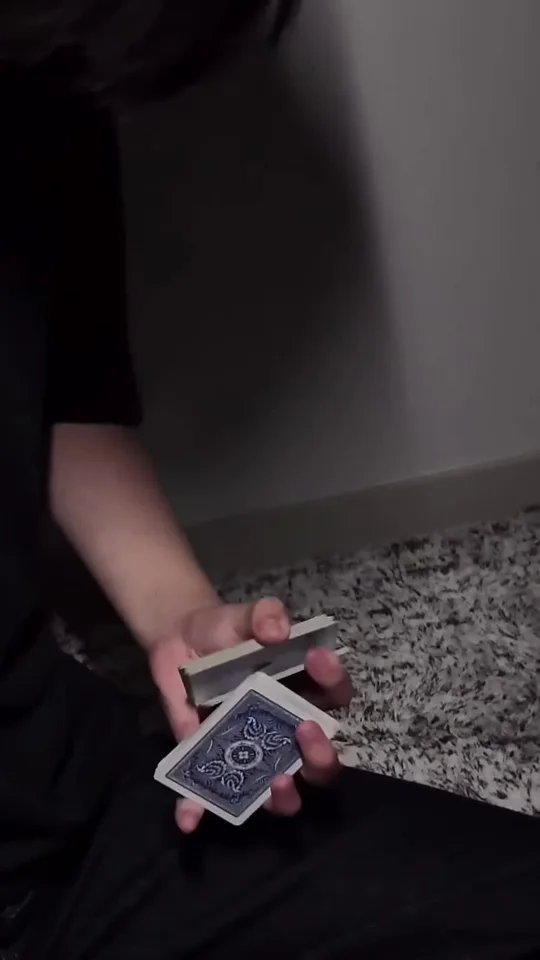 Cardistry by @white_cell08 | “Charlier Flip”